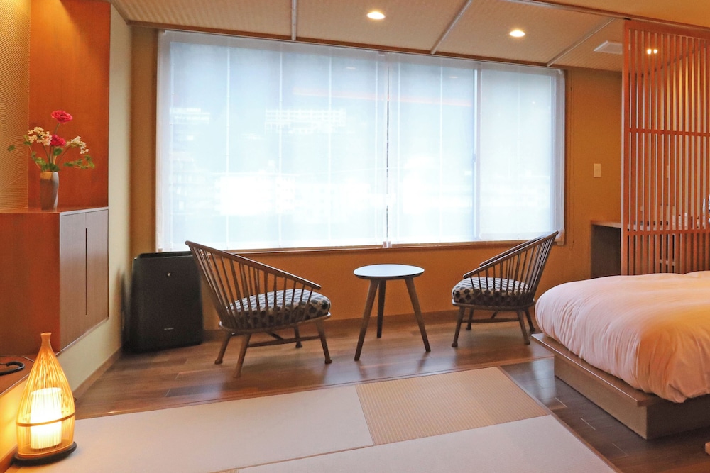 [Roshokan Japanese western style room] Twin bed with Futon & Shower room photo 3