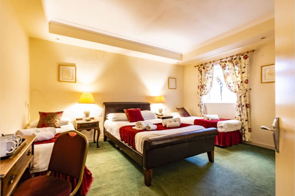 Standard Triple Room, Multiple Beds photo 3