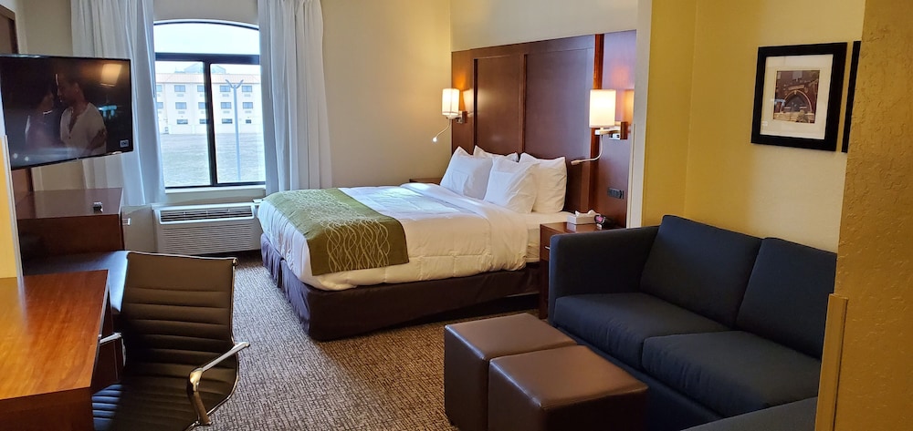 Suite, 1 King Bed with Sofa bed, Non Smoking - Photo 3