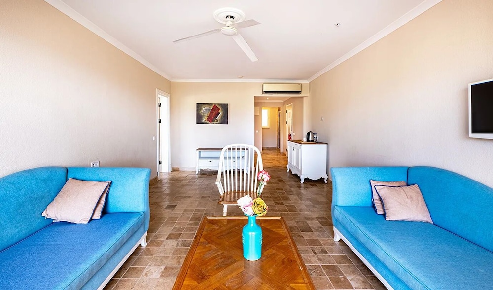 Family Room, Partial Sea View photo 2