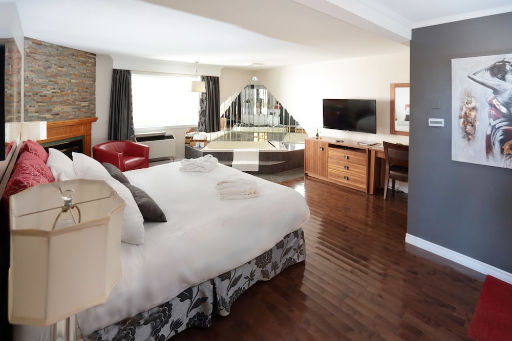 Romantic Suite, 1 Bedroom, Smoking, Hot Tub photo 1