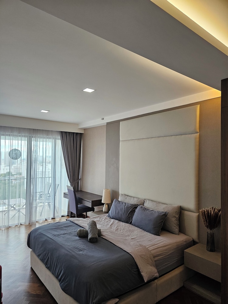Deluxe Seaview Suite King Bed by The Only Bnb - Photo 2