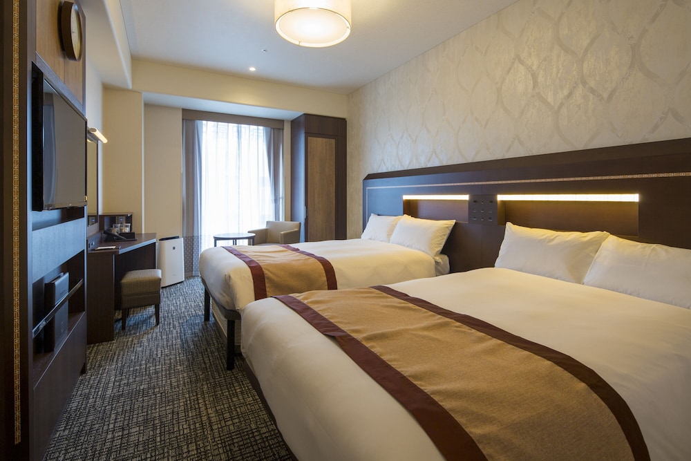 [Top Floor] High Floor Moderate Twin Room, Non Smoking (24 sqm) - Photo 1
