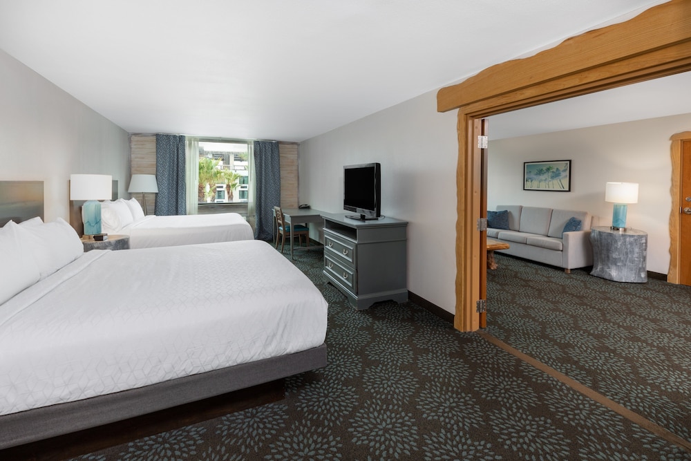 Standard Room, 2 Queen Beds, Pool View - Photo 2