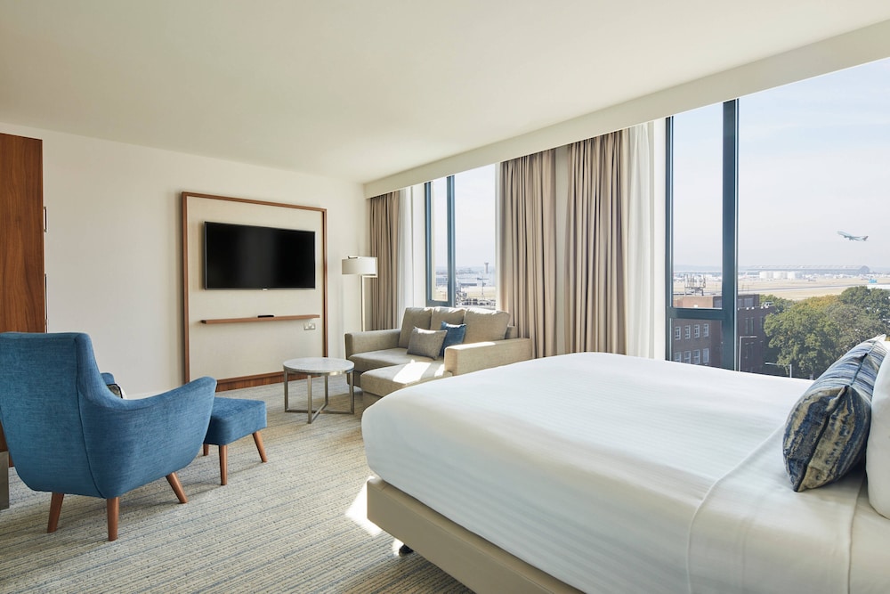 Premier Room, 1 King Bed - Photo 1