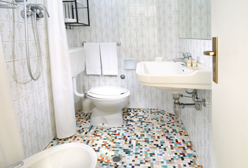 Economy Triple Room, Sea Facing