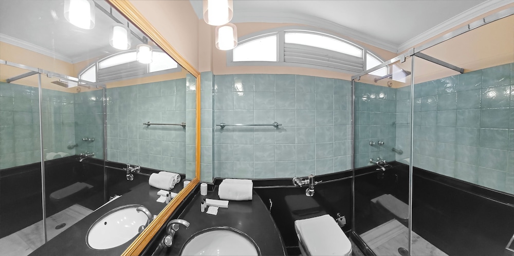 Suite with Airport Pickup