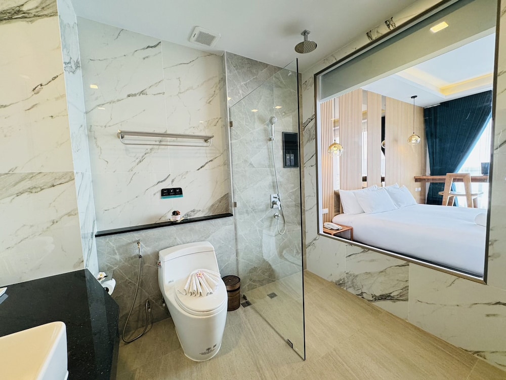 Premium Deluxe Double Room - Photo 19