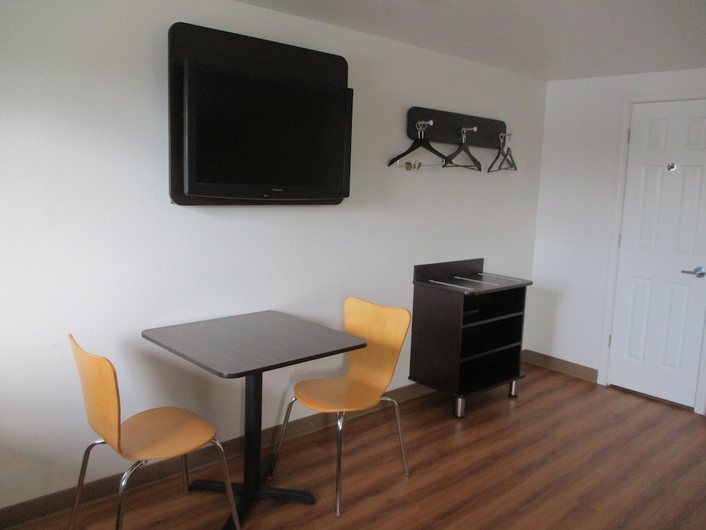 Deluxe Room, 2 Double Beds, Non Smoking, Refrigerator & Microwave - Photo 6