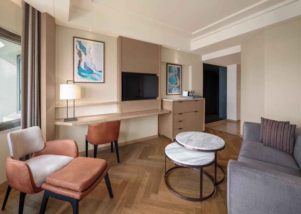 Suite - Photo 5