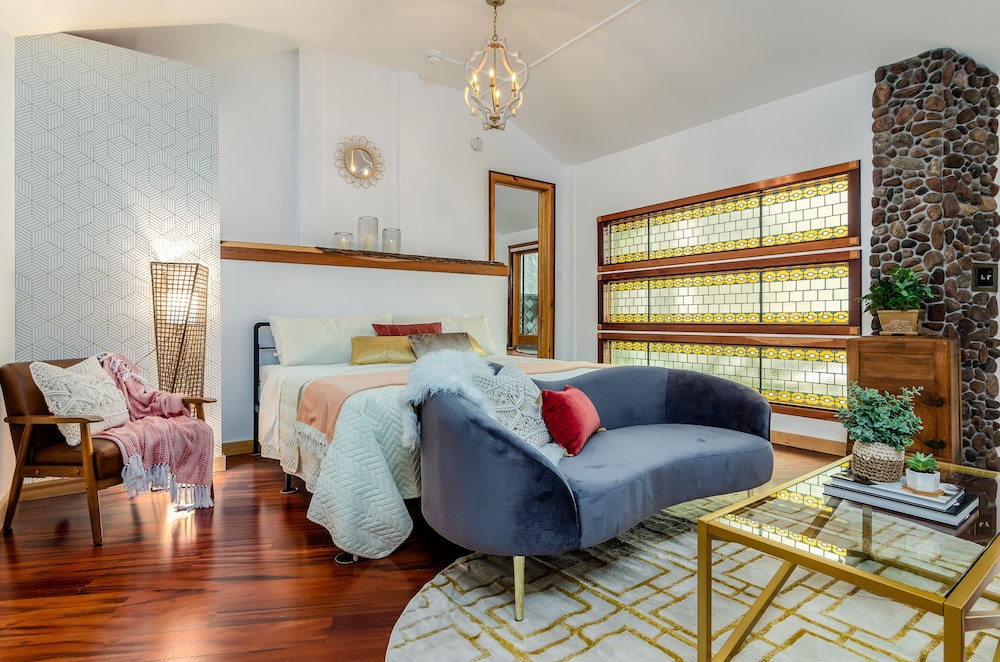 Honeymoon Room photo 1