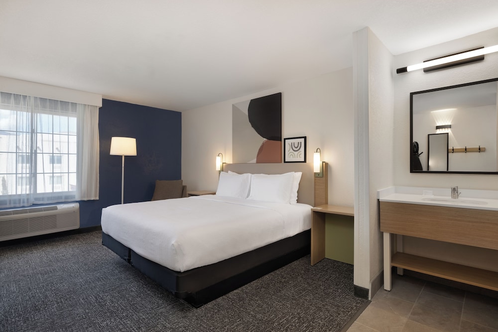 Room, 1 King Bed photo 1