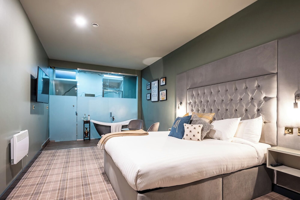 Junior Suite (Basement)