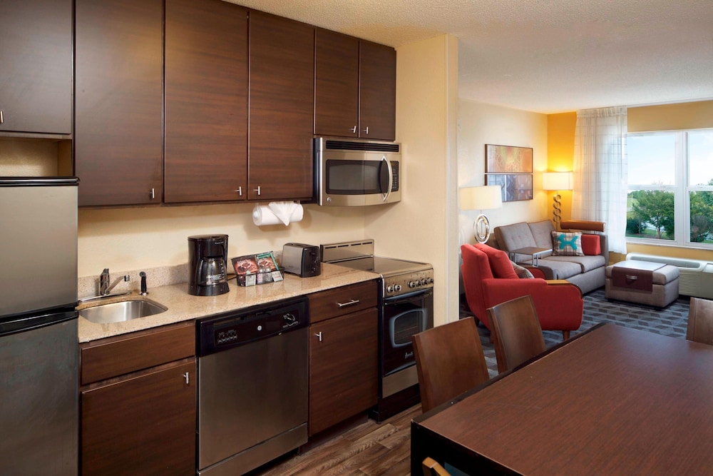 Suite, 1 Double Bed (Mobility/Hearing Accessible, Tub) - Photo 5