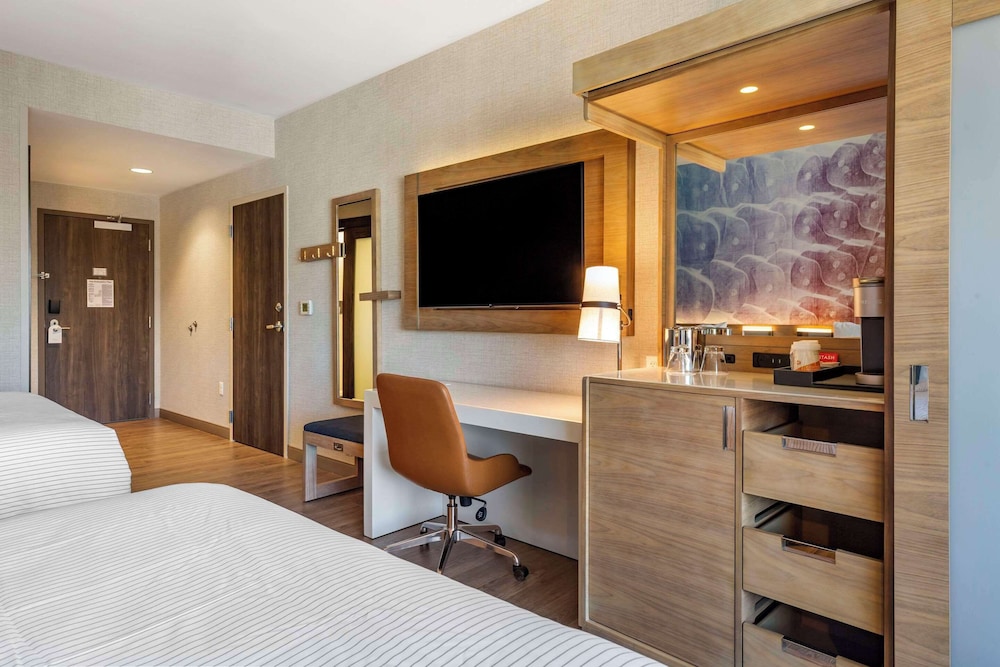 Standard Room, 2 Queen Beds, Non Smoking - Photo 2