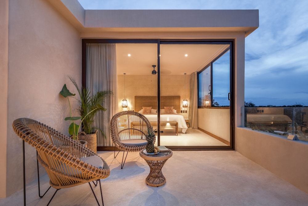 Premium Double Room, 1 King Bed, Private Pool, Garden View - Photo 4