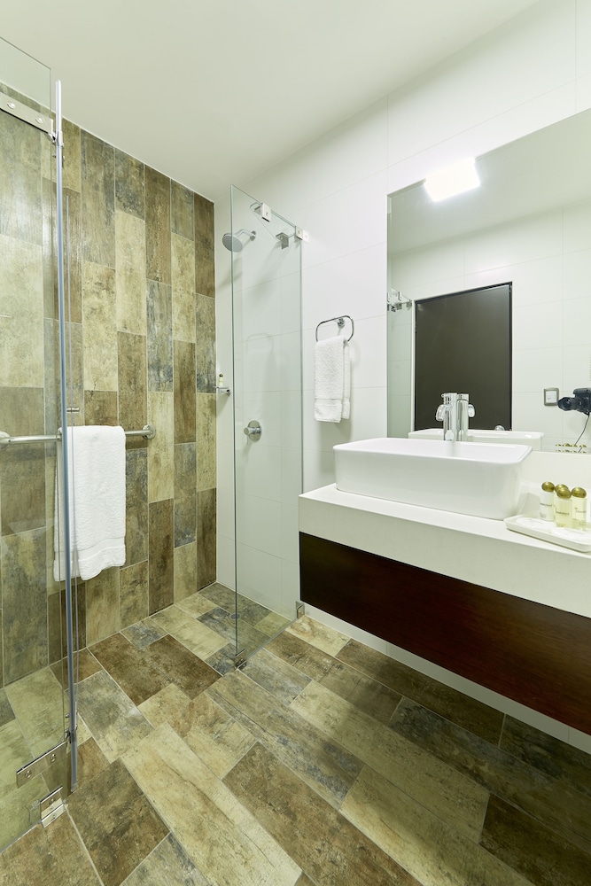 Superior Double Room, 2 Twin Beds - Photo 7