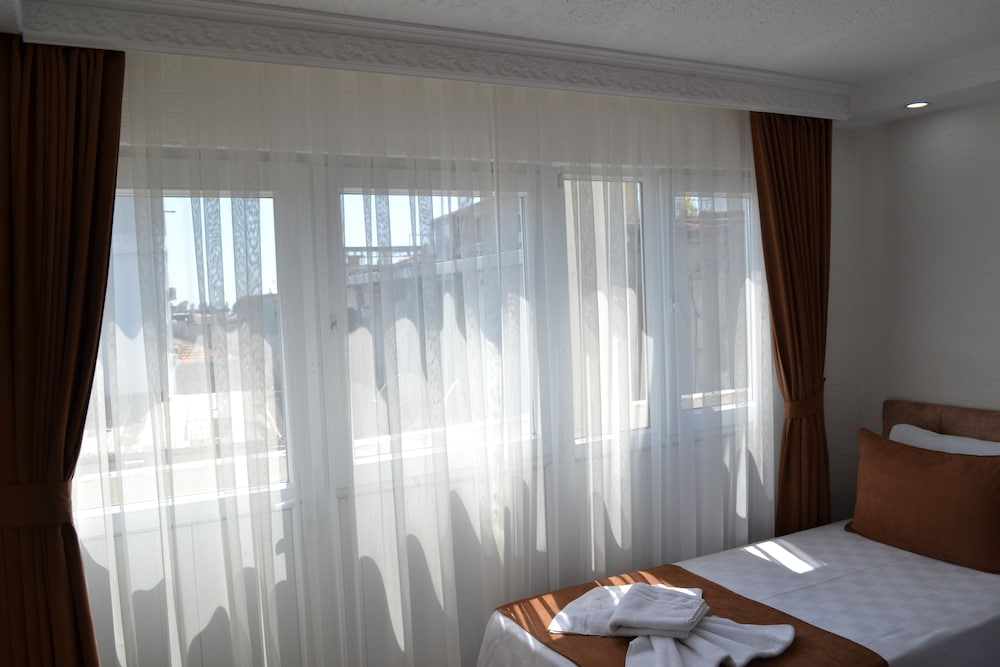 Standard Double or Twin Room, Lanai, Partial Sea View photo 2
