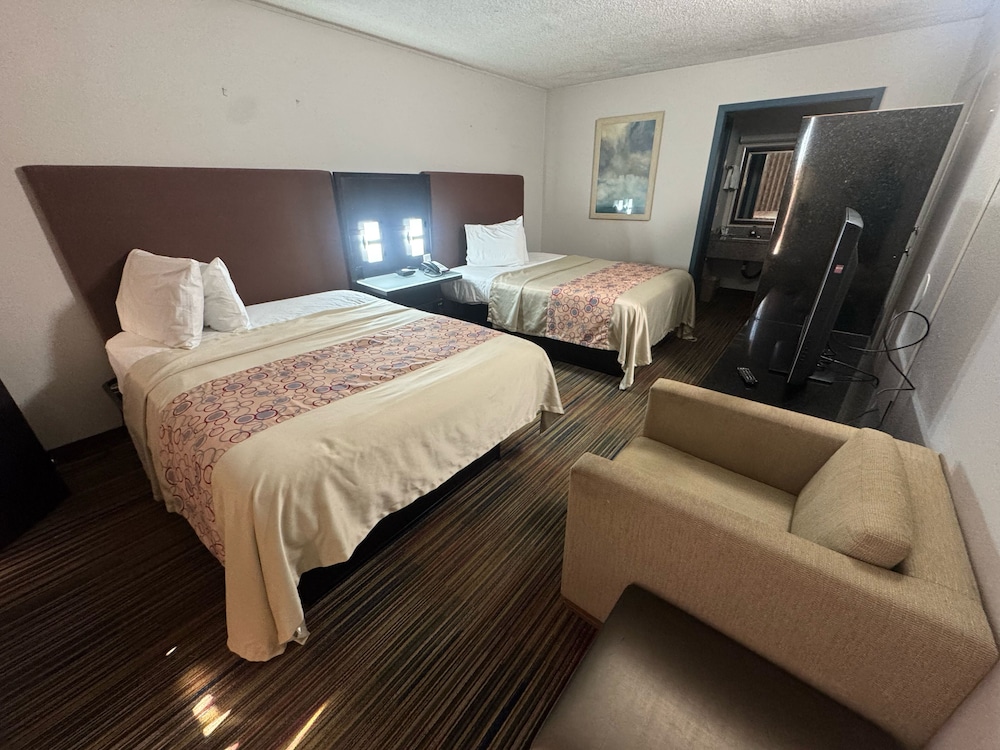 Classic Room, 2 Queen Beds photo 1