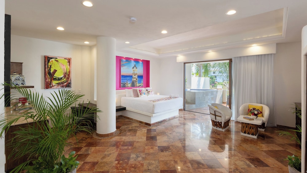 Romantic Suite, 1 King Bed, Hot Tub, Ocean View photo 3