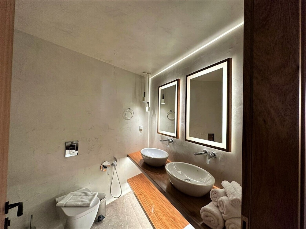 Two-bedroom Suite with heated plunge pool - Photo 13