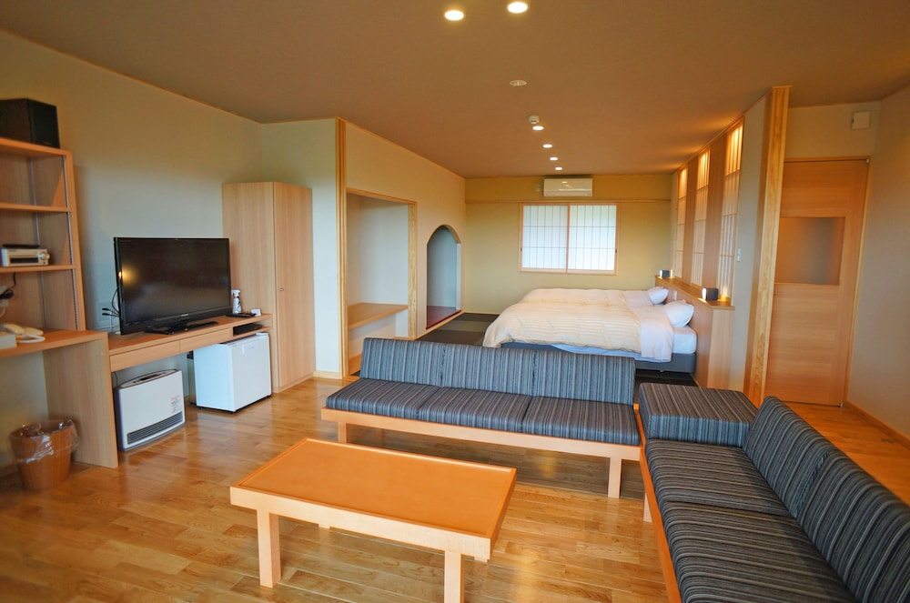 Japanese-Style Superior Room with Private Bathroom (Momiji) photo 1