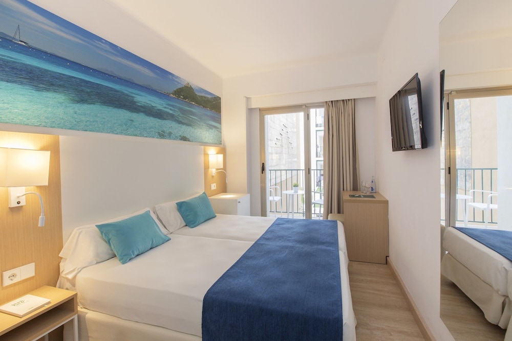 Triple Room, Balcony (2 Adults + 1 Child) - Photo 1