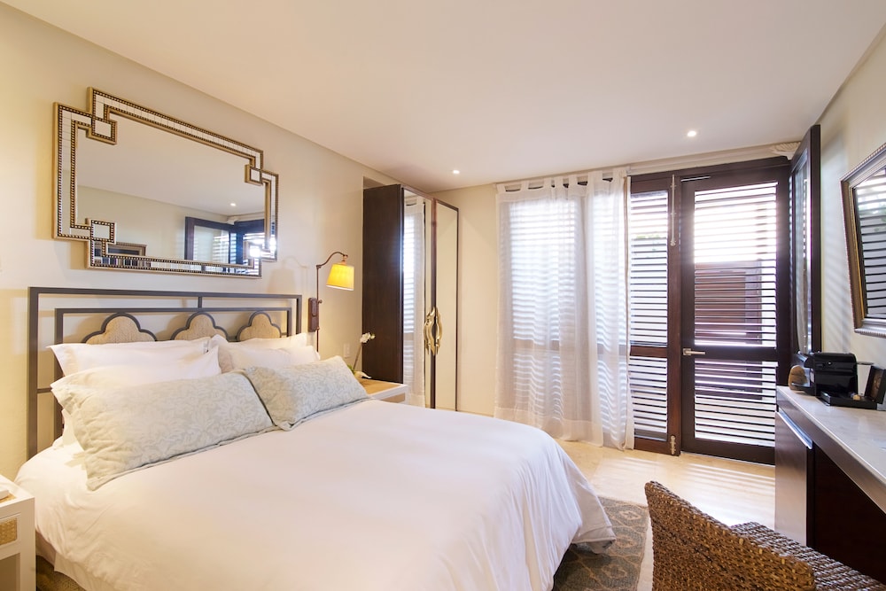Superior Room, 1 Queen Bed, Jetted Tub photo 2