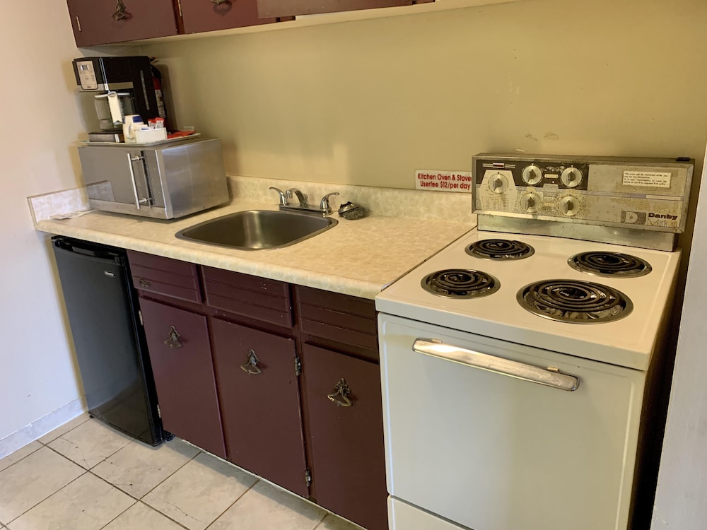 Standard Room, 2 Queen Beds, Kitchenette photo 3
