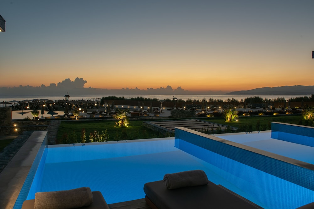 Deluxe Junior Suite Sea View with Private Pool
