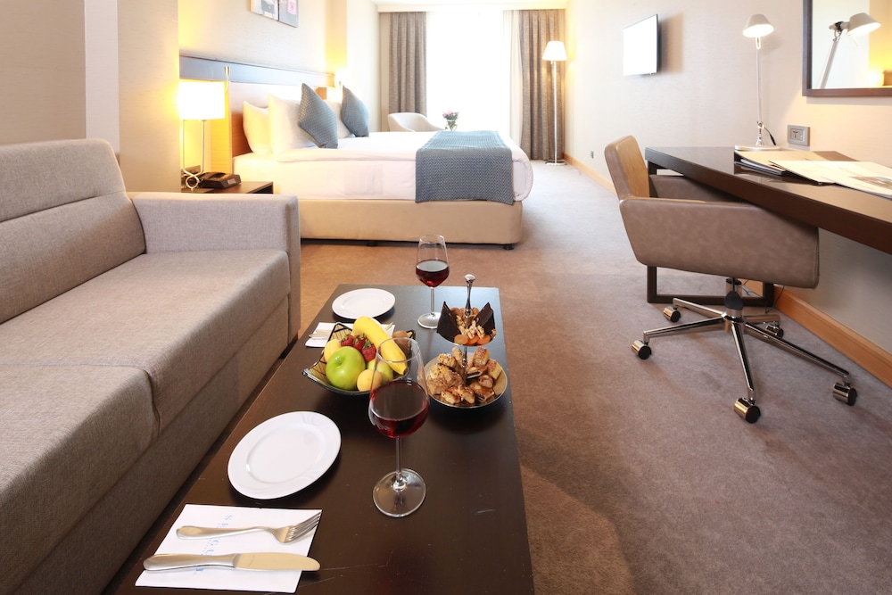 Deluxe Room, Partial Sea View