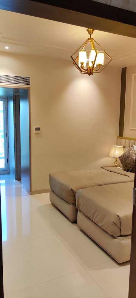Deluxe Double or Twin Room - Photo 11