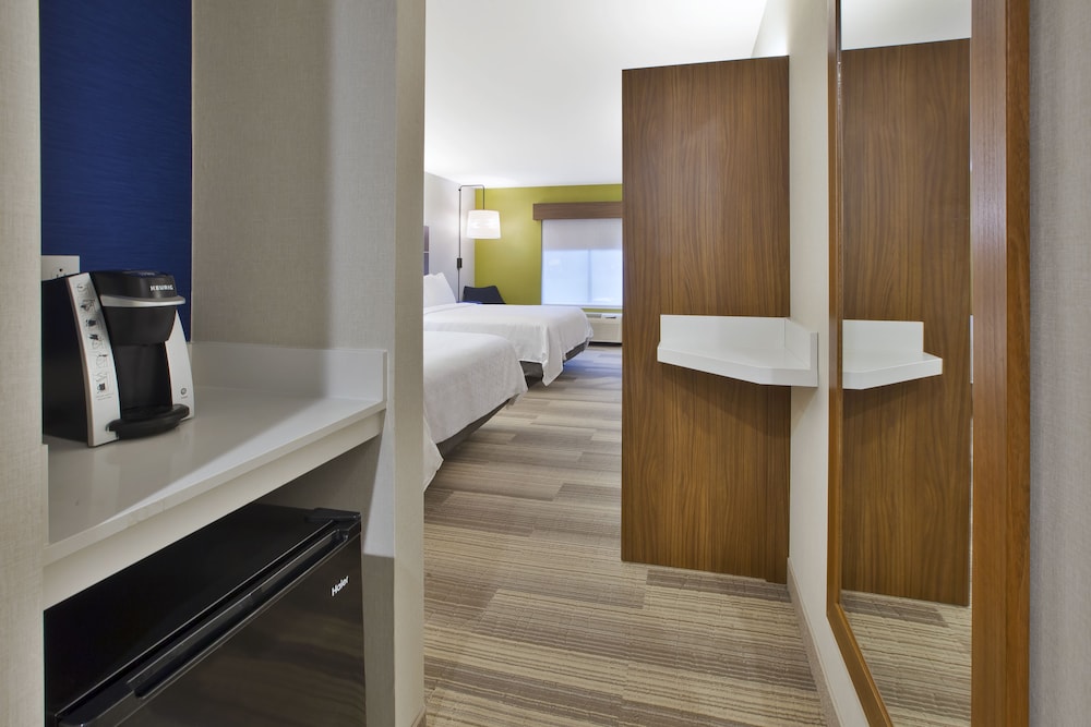 Suite, Multiple Beds (Additional Living Area) - Photo 1