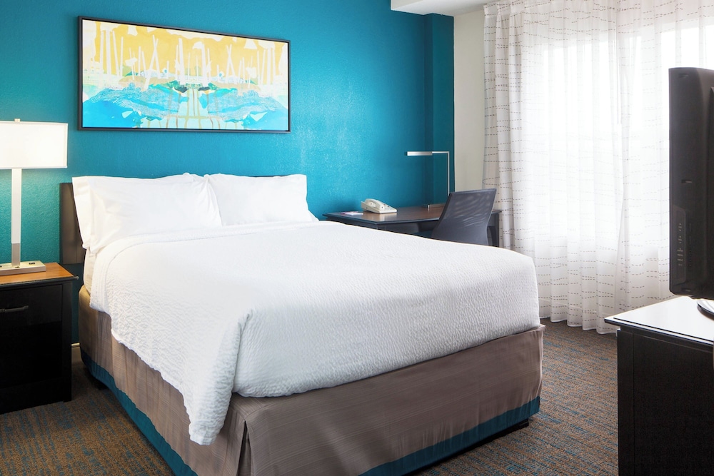 Family Suite, 2 Bedrooms (Mobility/Hearing Access, Roll-In Shwr)