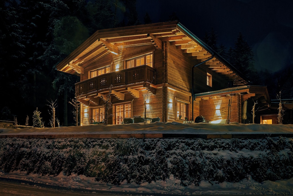 Deluxe Chalet photo 1