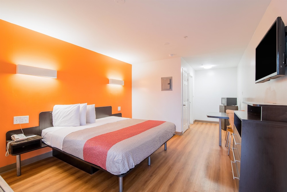 Deluxe Room, 1 Queen Bed, Accessible, Non Smoking photo 2