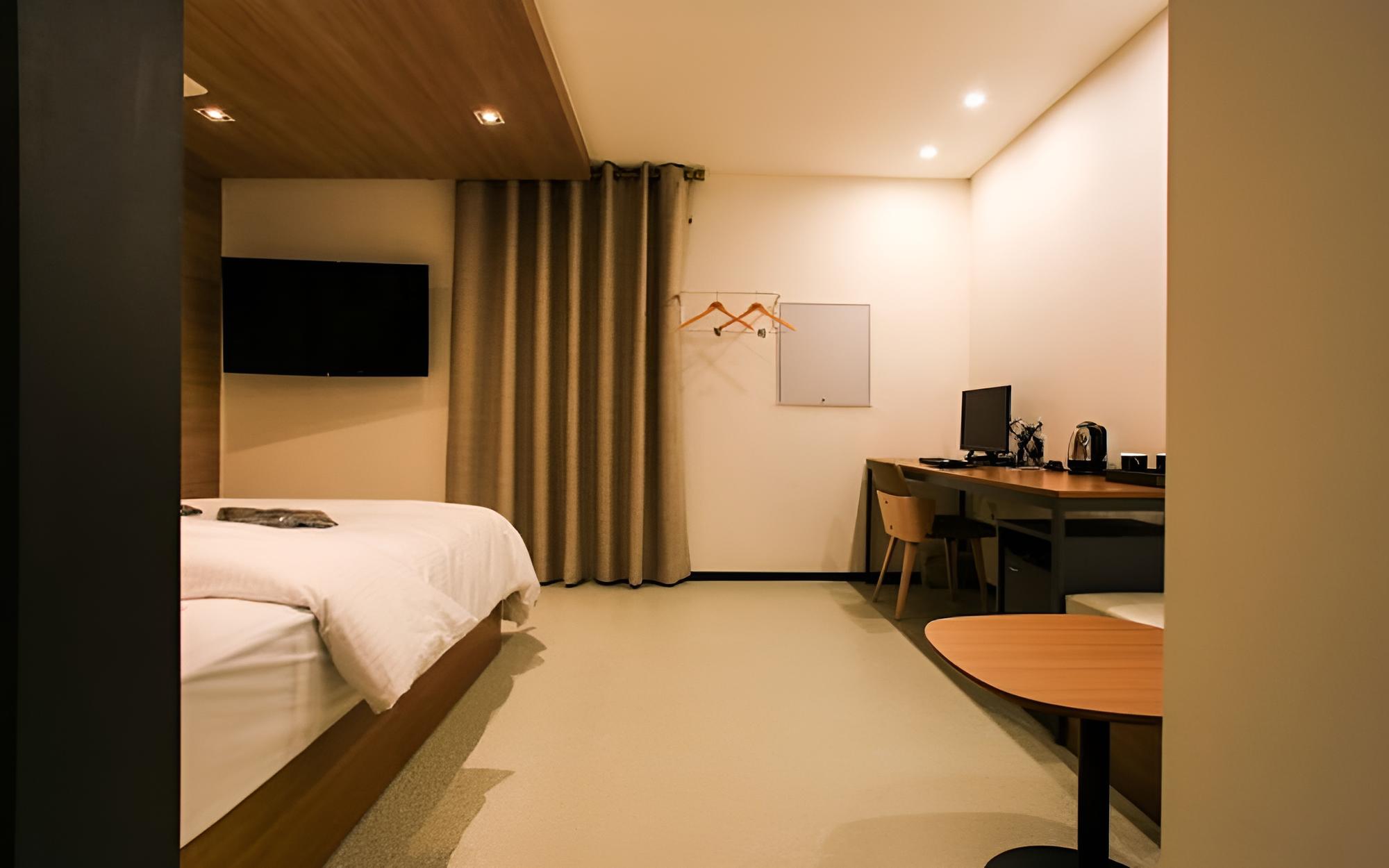 Room (Walkie Special Rate (No Parking Room ) - Photo 32
