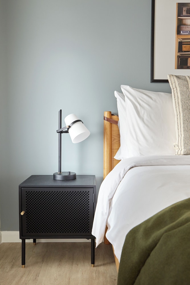 Classic Queen Suite with Sofa Bed (Self Check-in with Virtual Front Desk) photo 3