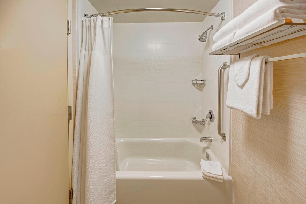 Room, 1 King Bed (Hearing Accessible)