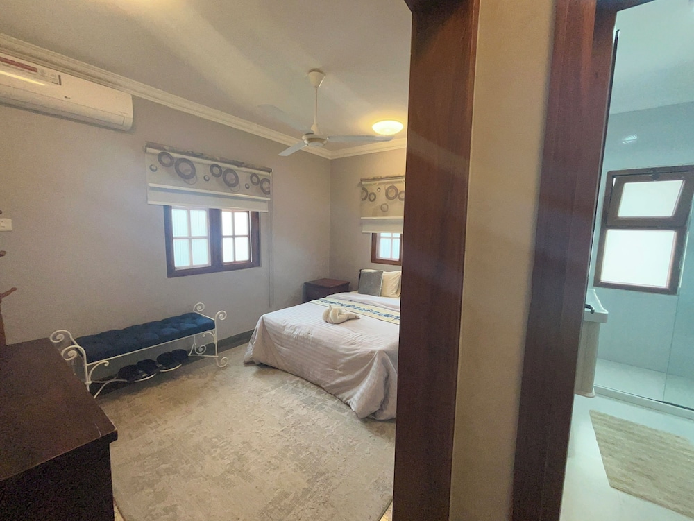 Deluxe Condo, Balcony, City View