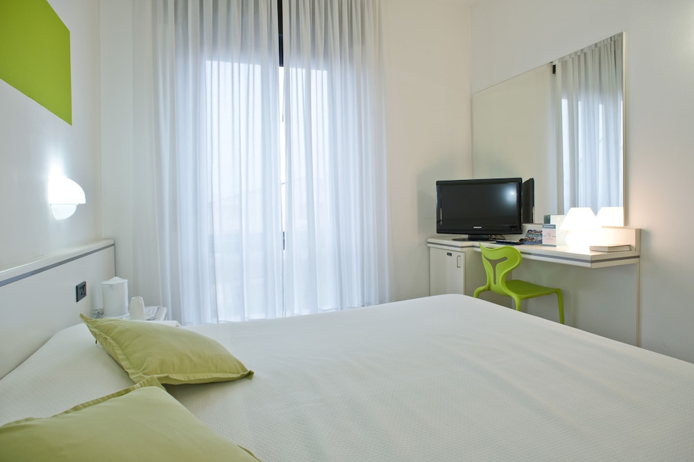 Standard Double Room, Balcony photo 2