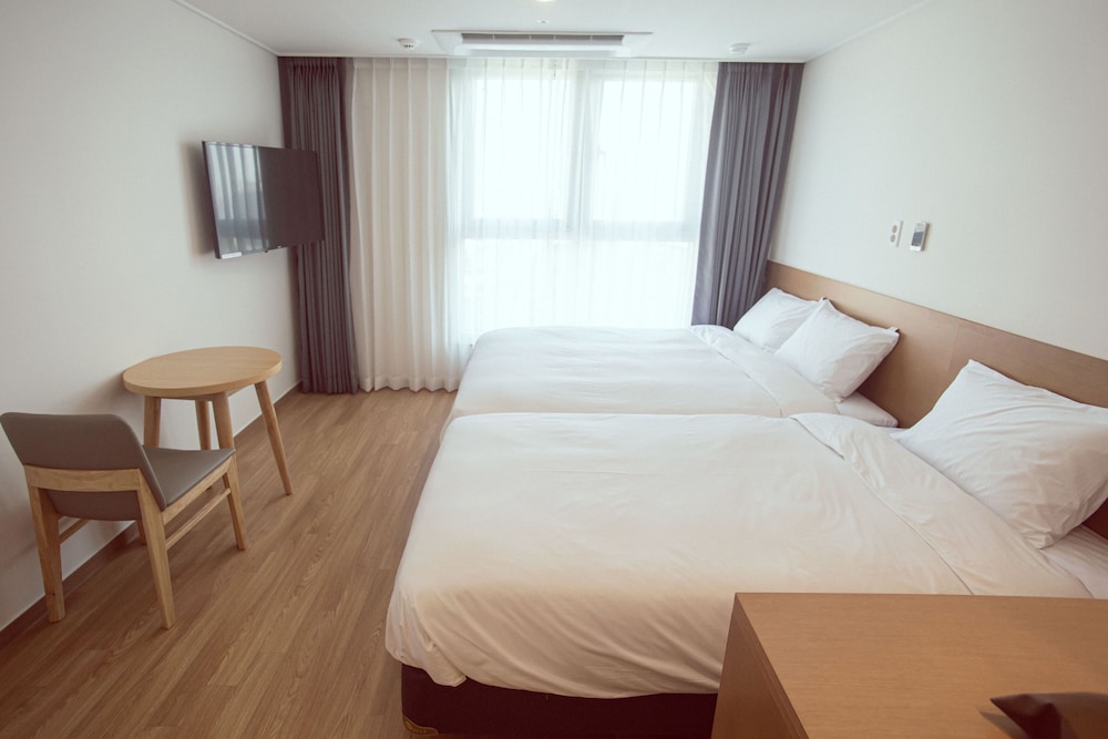 Family Twin Room - Photo 4