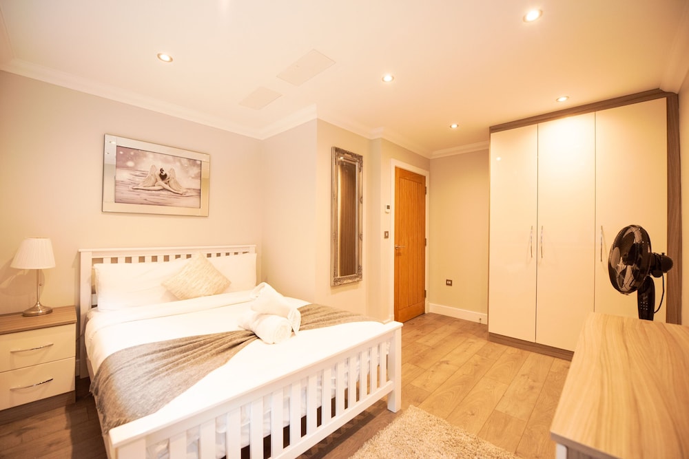 Luxury Apartment, Private Bathroom photo 3