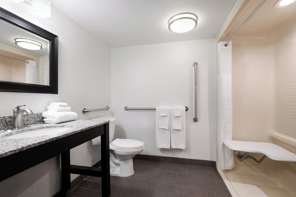 Standard Room, 1 King Bed, Mobility Accessible - Photo 2