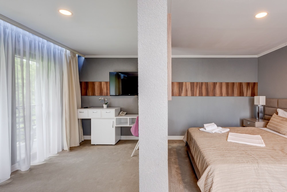 Luxury Triple Room, Balcony photo 3