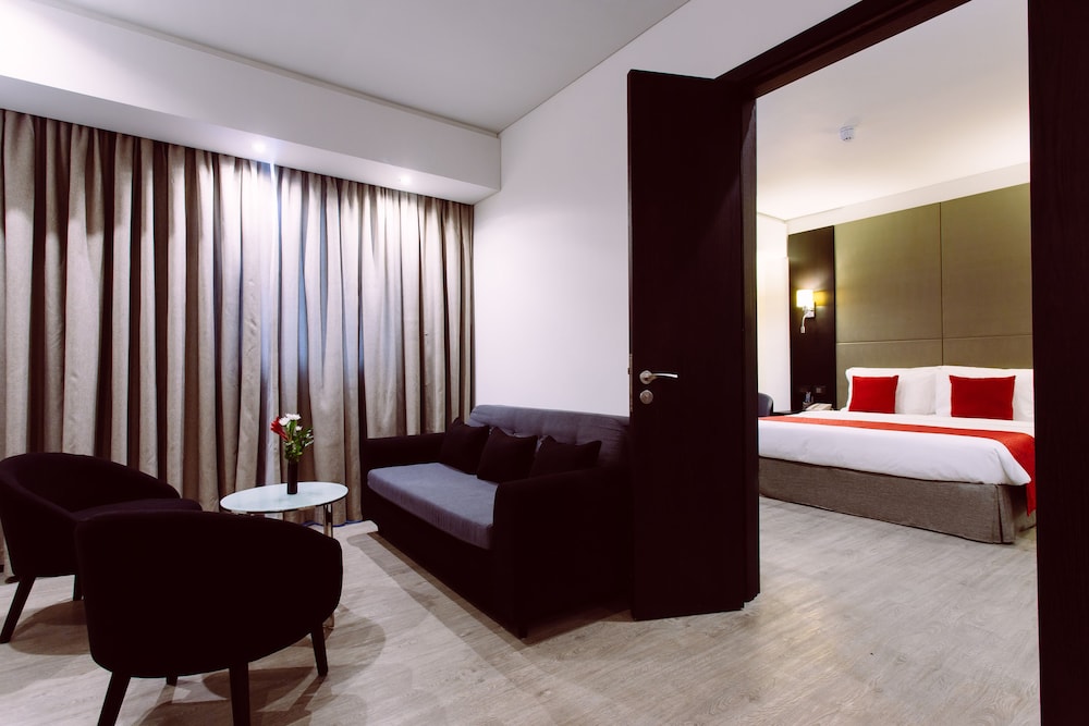 Business Room, 1 Double Bed, Smoking, City View