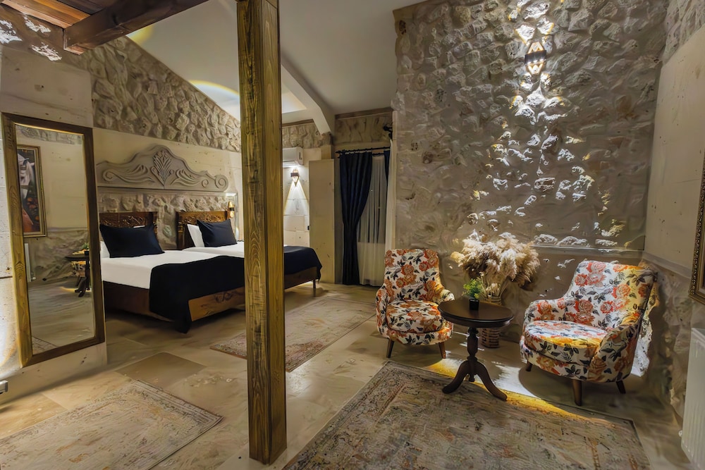 King Suite Room with Balcony