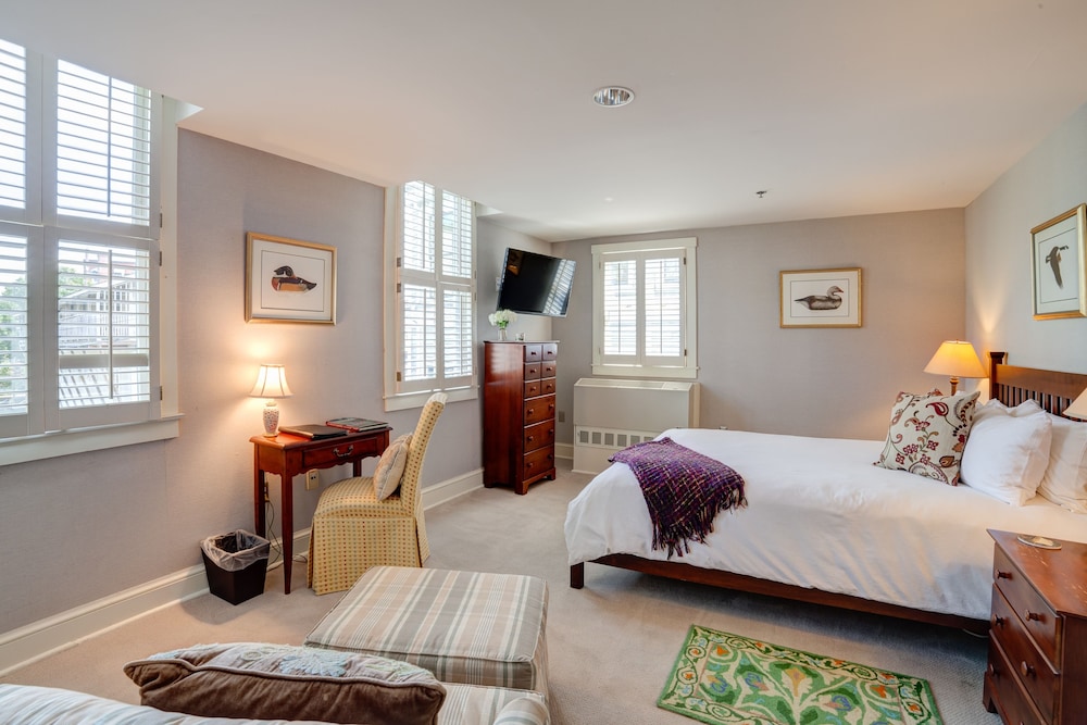 Room, 1 Queen Bed, River View photo 1