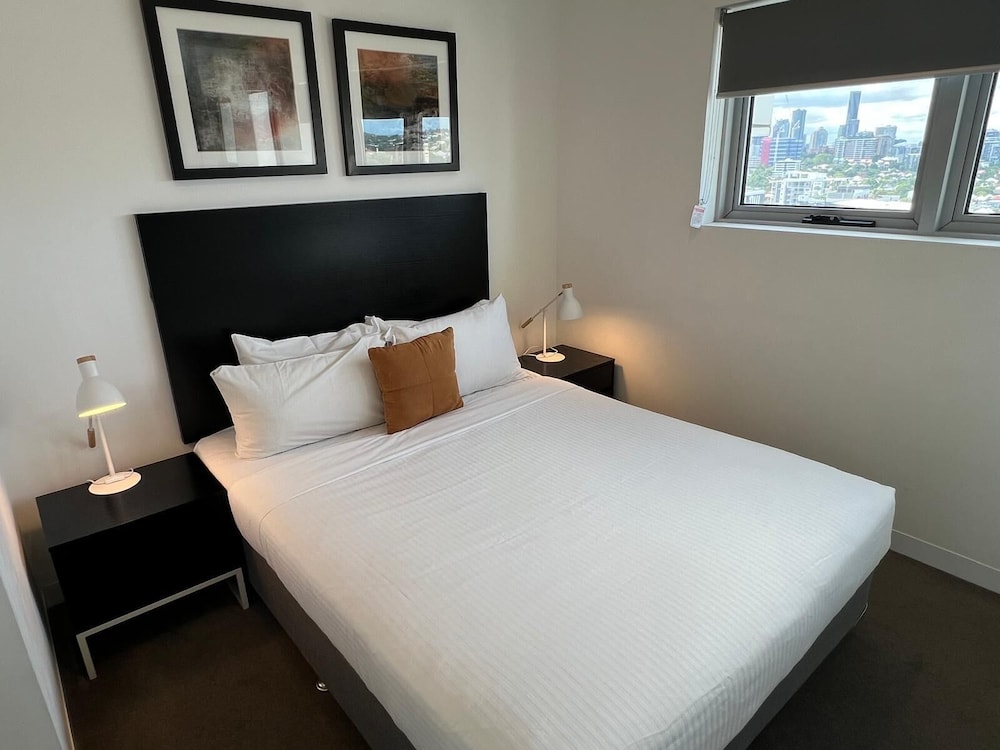Three Bedroom Two Bathroom Compact Apartment photo 1
