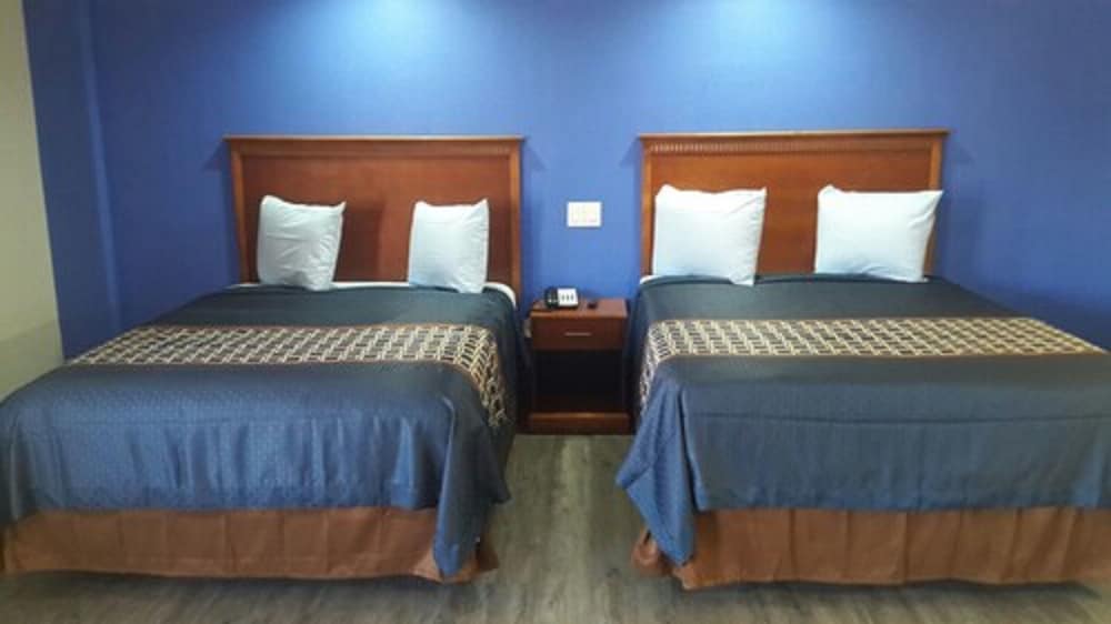 Standard Room, 2 Queen Beds, Non Smoking photo 2